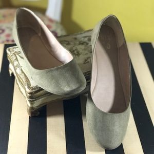 EUC Lt. Grn "Mix No 6" Suede Flats - Sz 10
